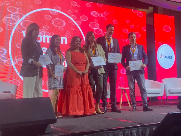 UNAB participó en Women Open Innovation con exposiciones de académicas y un stand de Premio Ada Byron